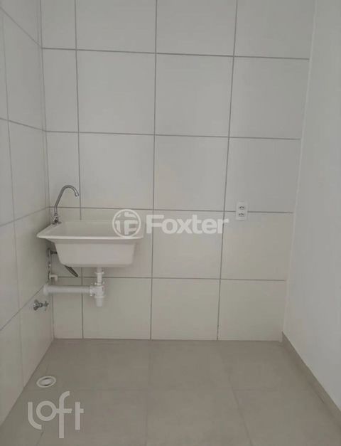 Image 3 - 883555