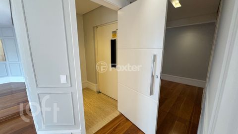 Image 8 - 883566