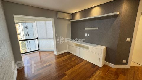 Image 7 - 883566