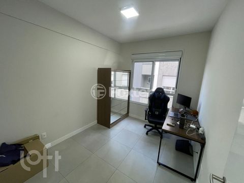 Image 6 - 883571