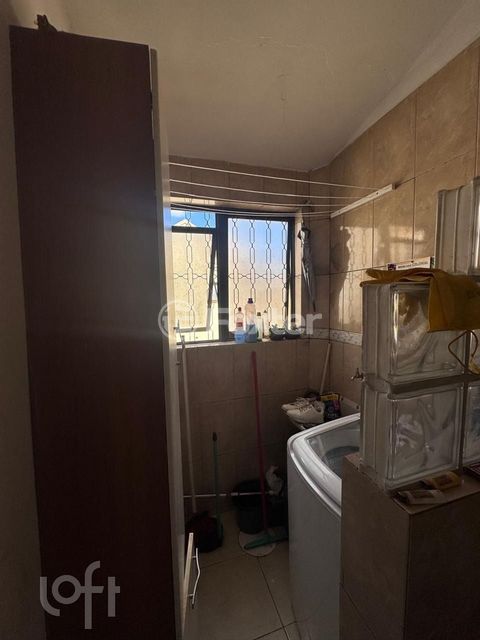 Image 3 - 883581