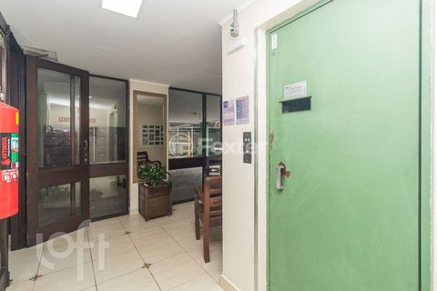 Image 6 - 883623