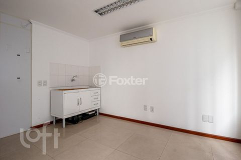 Image 9 - 883634
