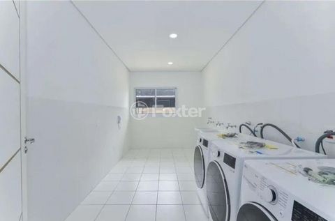 Image 8 - 883641