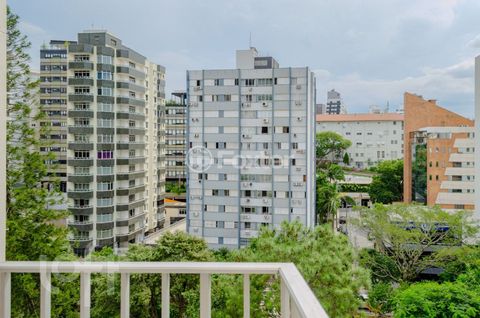 Image 11 - 883667
