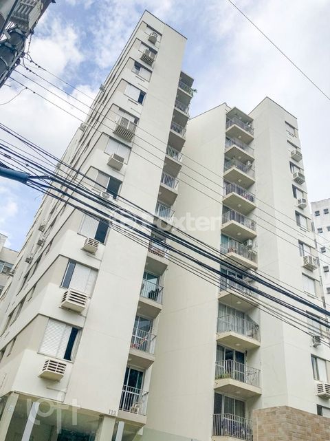 Image 0 - 883667