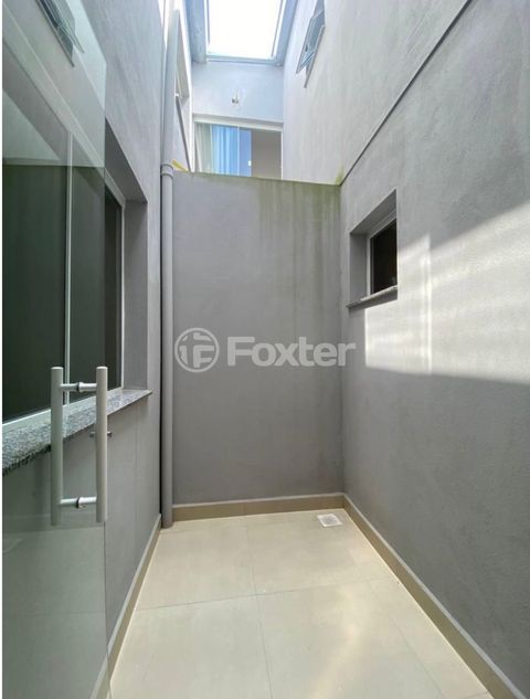 Image 6 - 883676