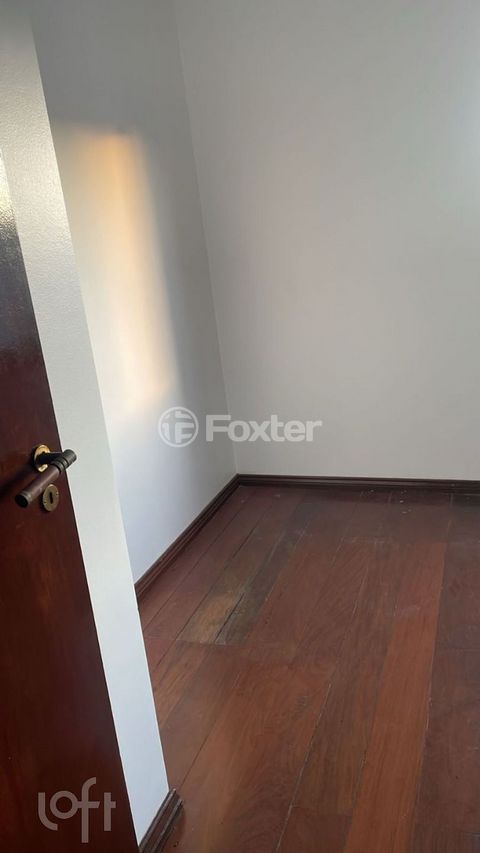 Image 7 - 883678