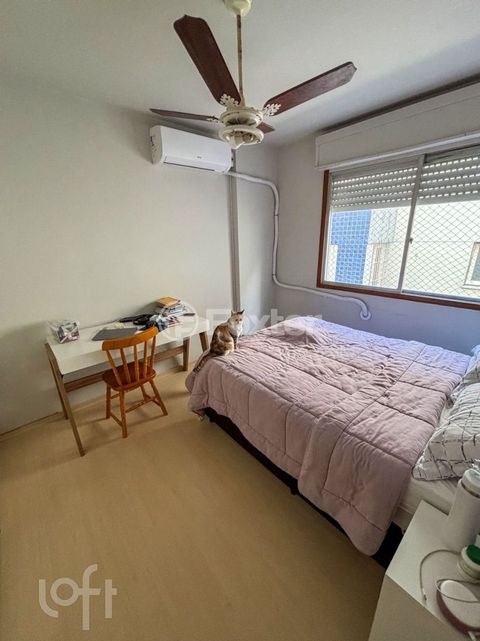 Image 8 - 883679