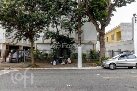 Image 16 - 883682
