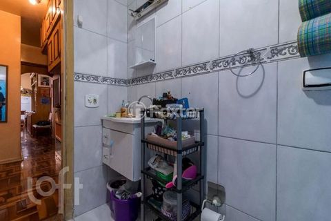 Image 13 - 883682