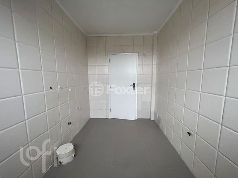Image 9 - 883683