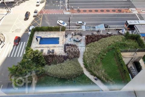 Image 10 - 883686