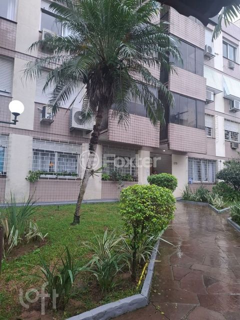 Image 9 - 883690