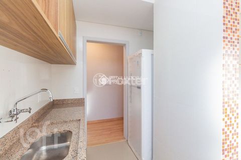 Image 7 - 883702