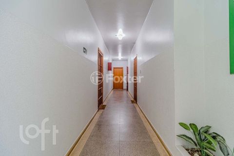 Image 17 - 883704