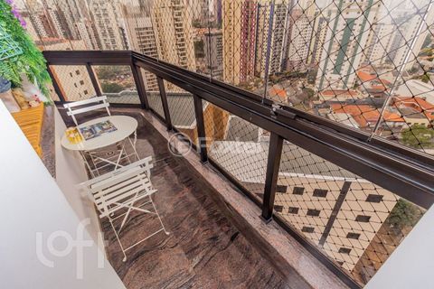 Image 6 - 883741