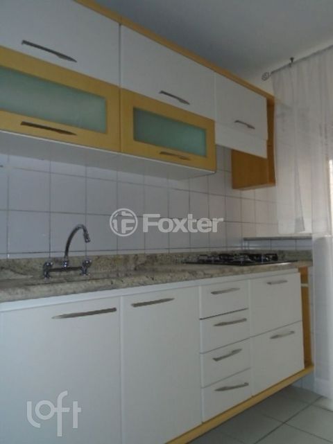 Image 5 - 883749