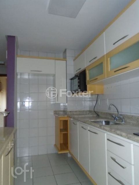Image 8 - 883749