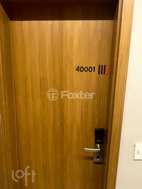 Image 7 - 883763
