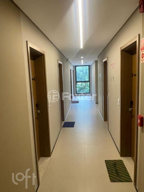 Image 6 - 883763