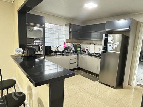 Image 4 - 883789