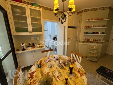 Image 7 - 883812