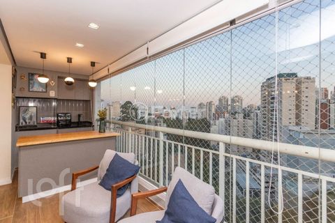 Image 11 - 883821