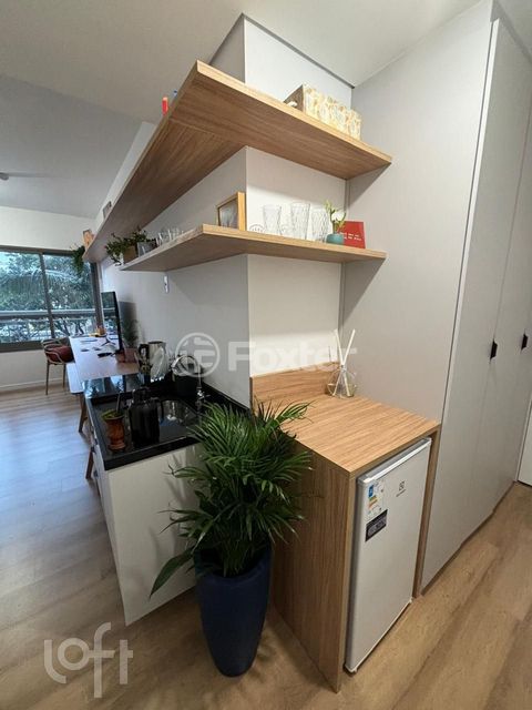 Image 1 - 883837