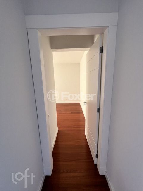 Image 8 - 883890