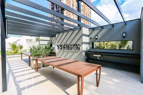 Image 19 - 883939