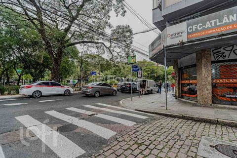 Image 10 - 883940
