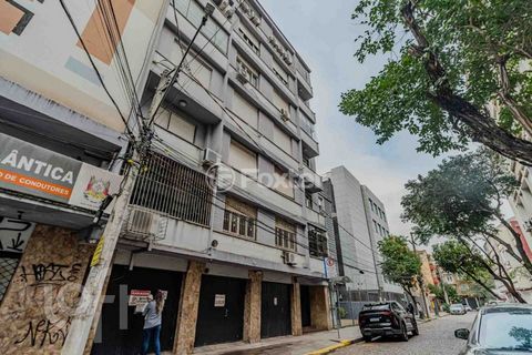 Image 9 - 883940
