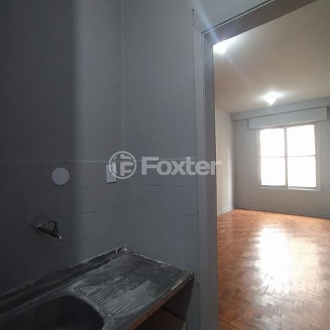 Image 8 - 883944