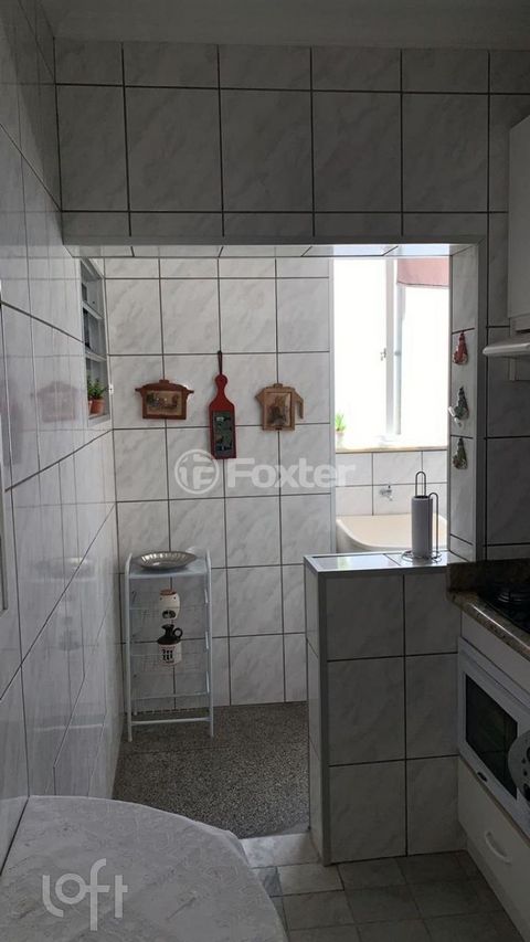 Image 3 - 883947