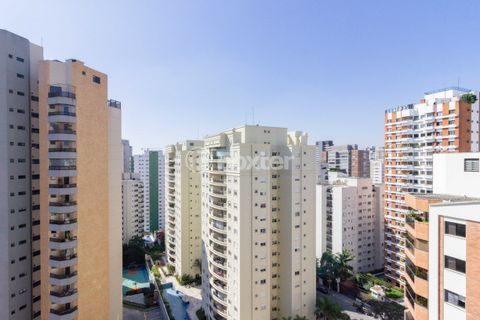 Image 12 - 883975