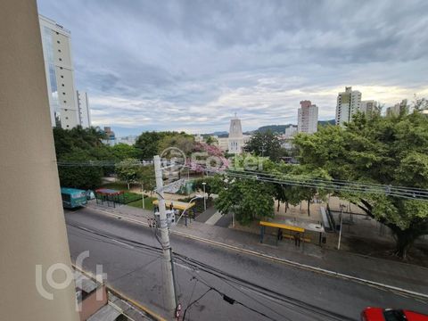 Image 17 - 883977