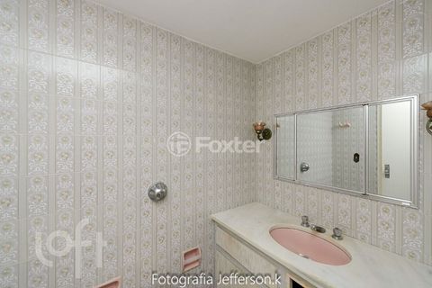Image 16 - 883978