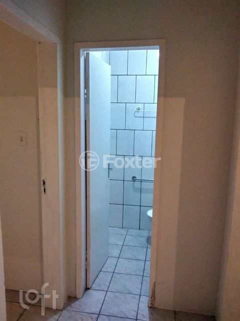 Image 10 - 884013