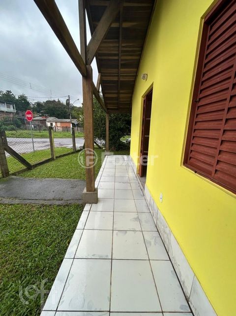 Image 1 - 884015