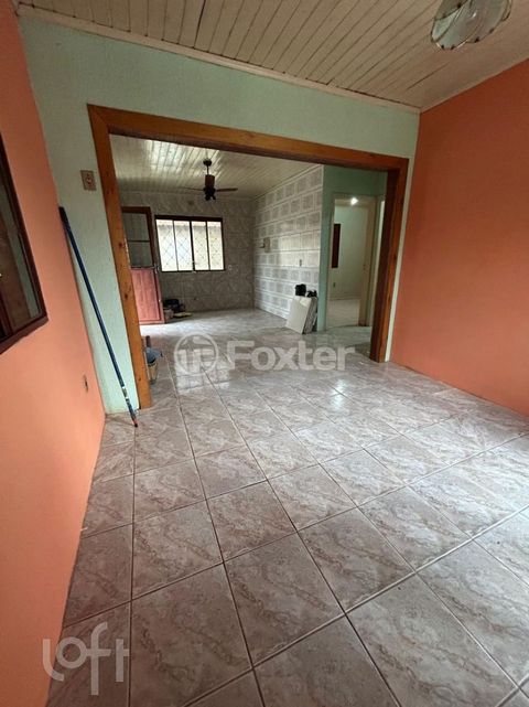 Image 11 - 884015