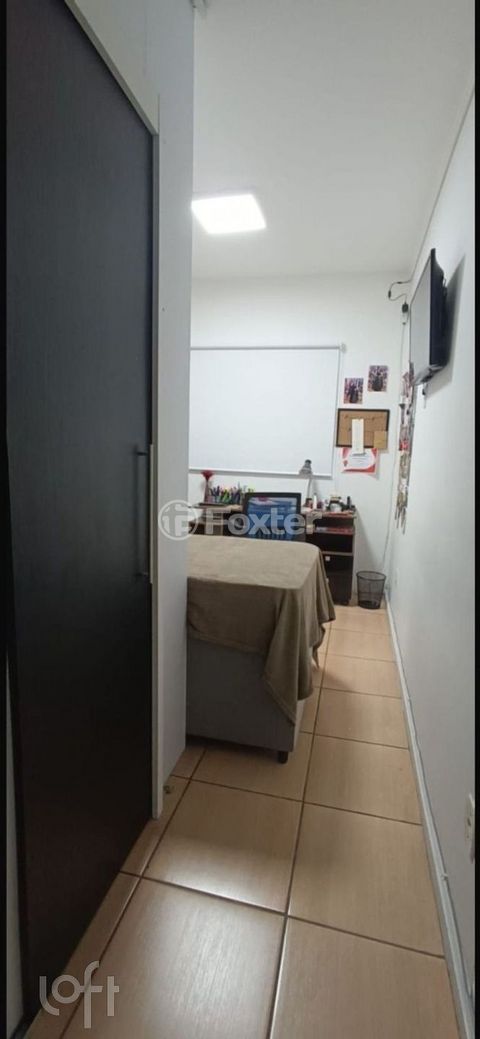 Image 3 - 884046