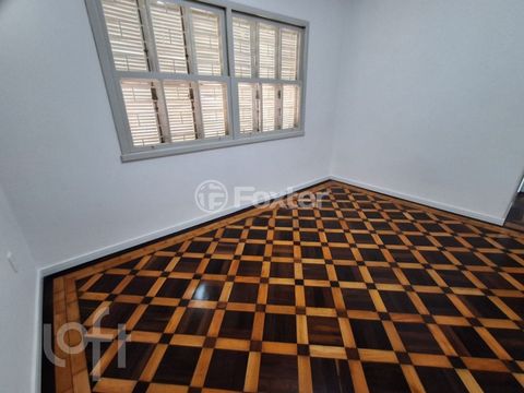 Image 7 - 884047