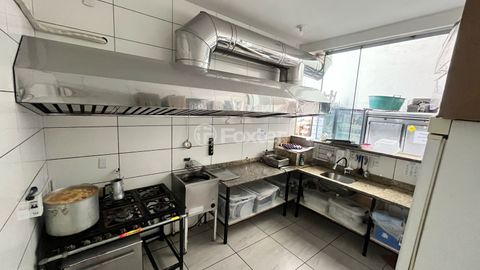 Image 6 - 884050
