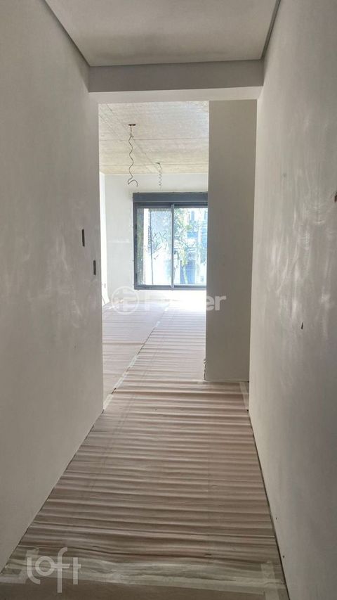 Image 9 - 884051