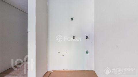 Image 19 - 884051