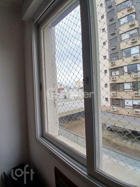 Image 9 - 884061