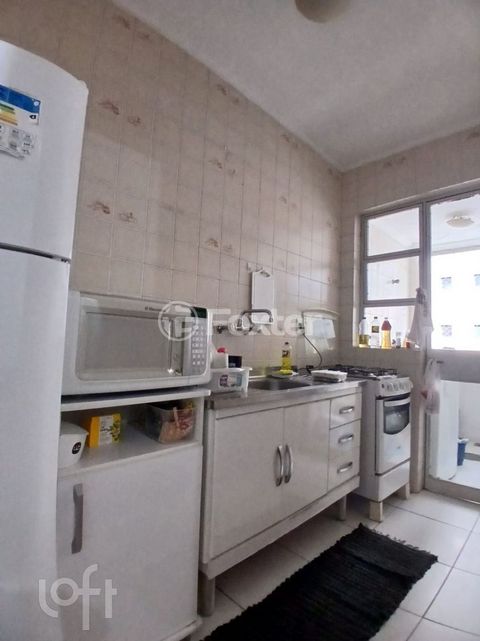 Image 11 - 884061