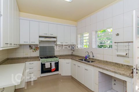 Image 9 - 884069