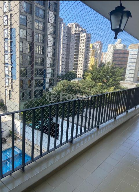 Image 4 - 884077